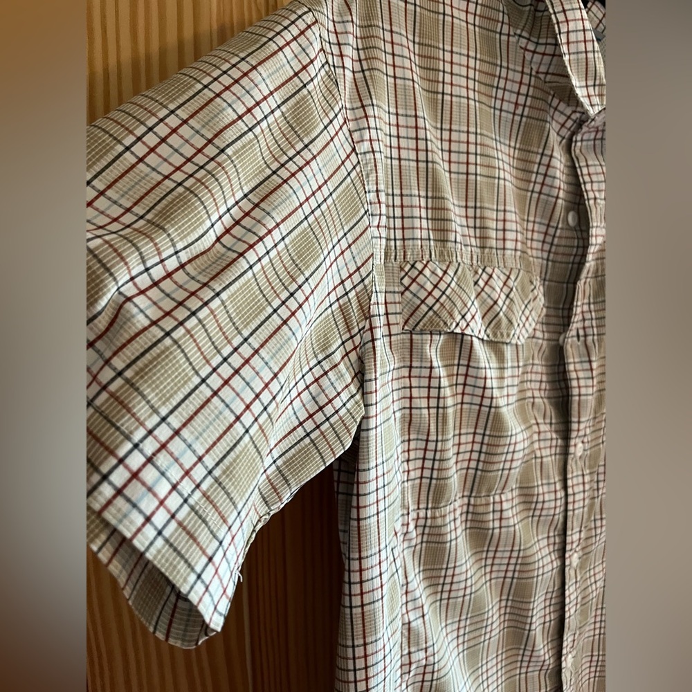 Columbia Men’s Red,‎ Tan and Black Plaid Shirt Size Large - Picture 2 of 13